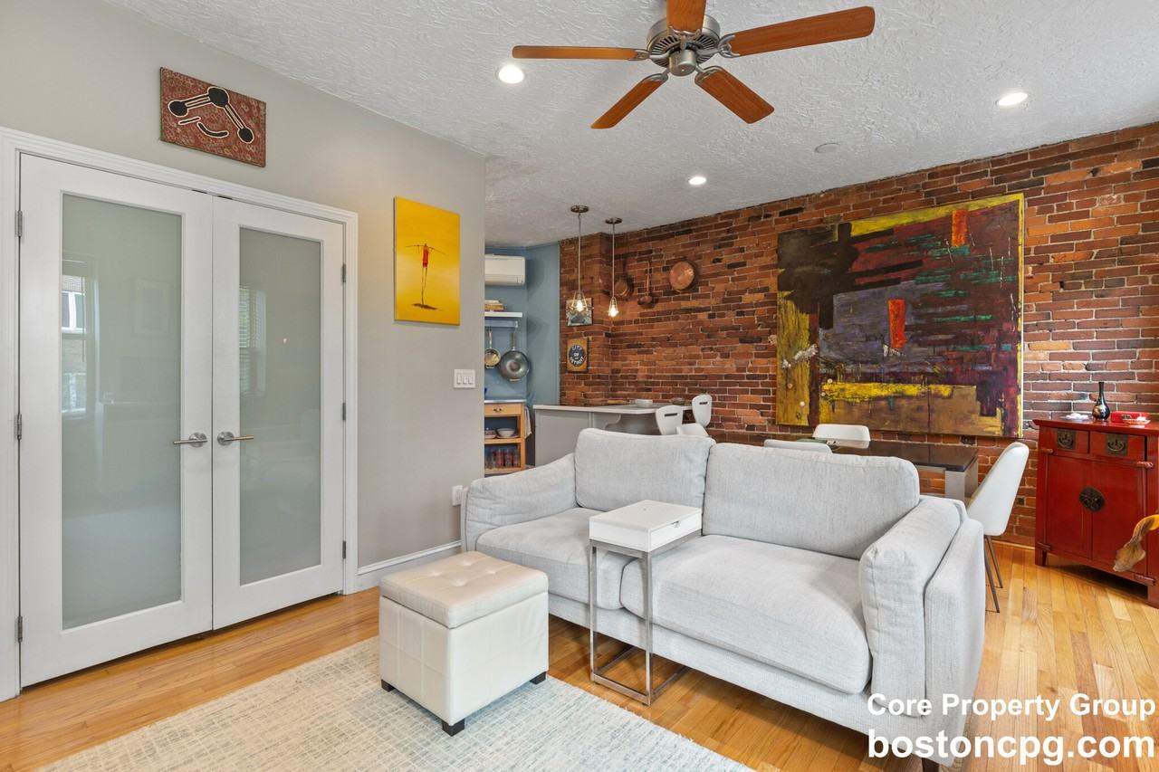 328 Commercial St #22 - Photo 5 of 12