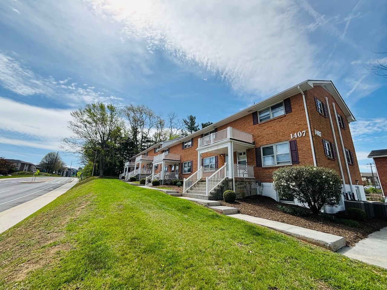 1407 Toms Creek Rd - Photo 6 of 8