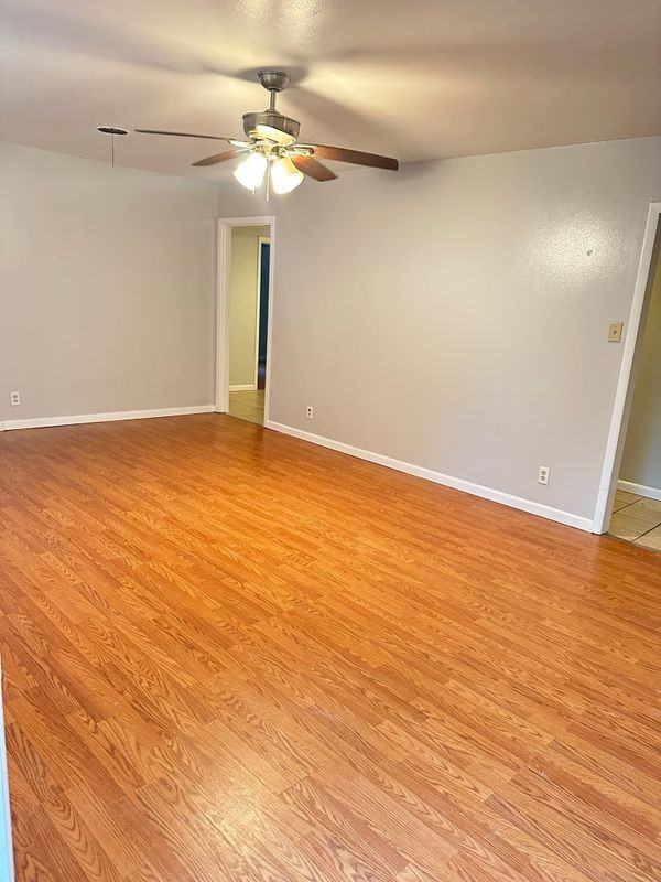 2319 Houston St - Photo 2 of 5