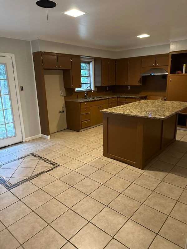 2319 Houston St - Photo 5 of 5