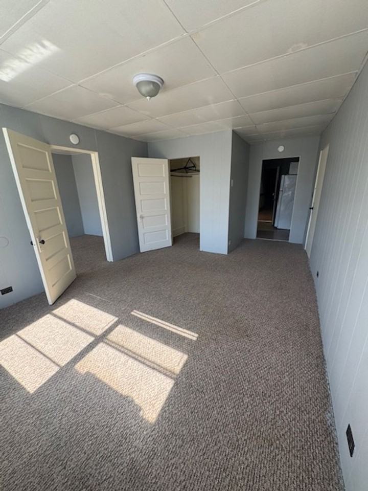 206 W Main St - Photo 4 of 11