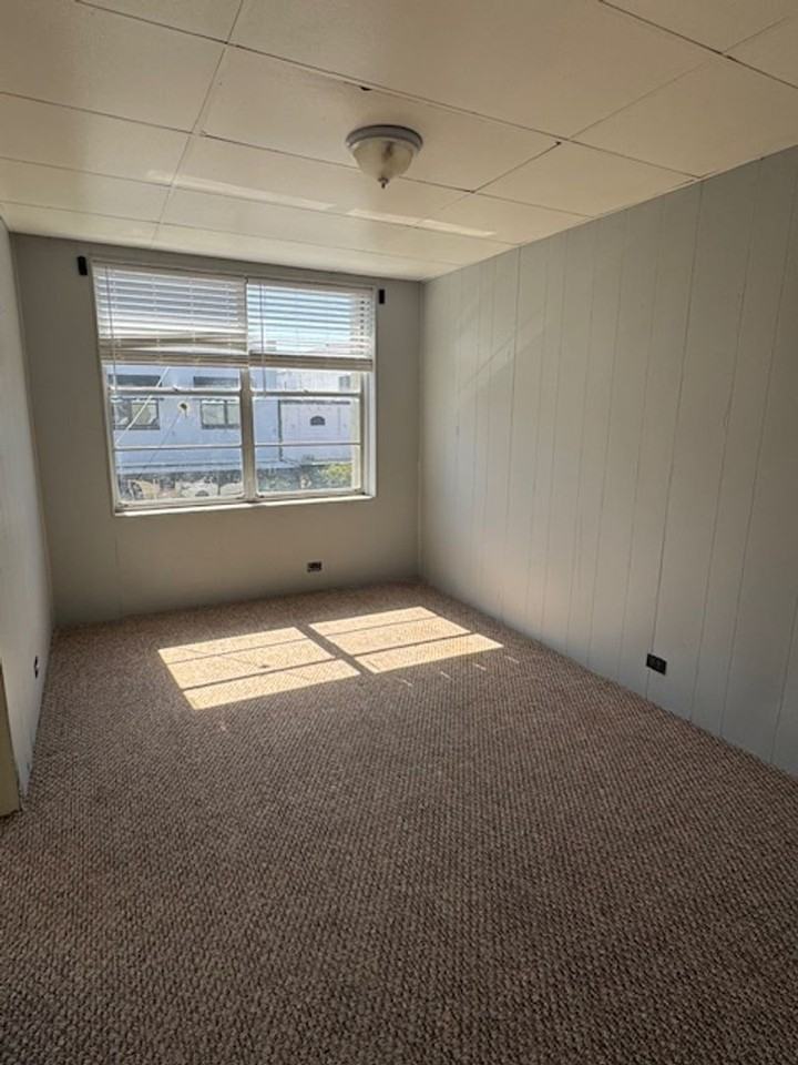 206 W Main St - Photo 7 of 11