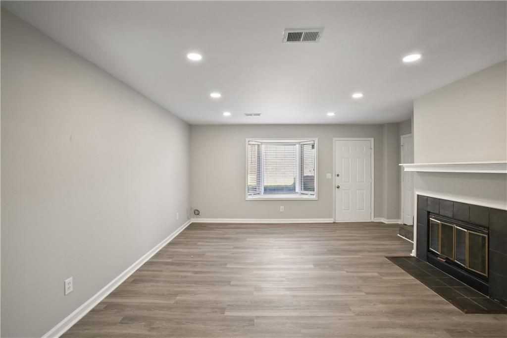 124 Holcomb Ferry Rd - Photo 4 of 20