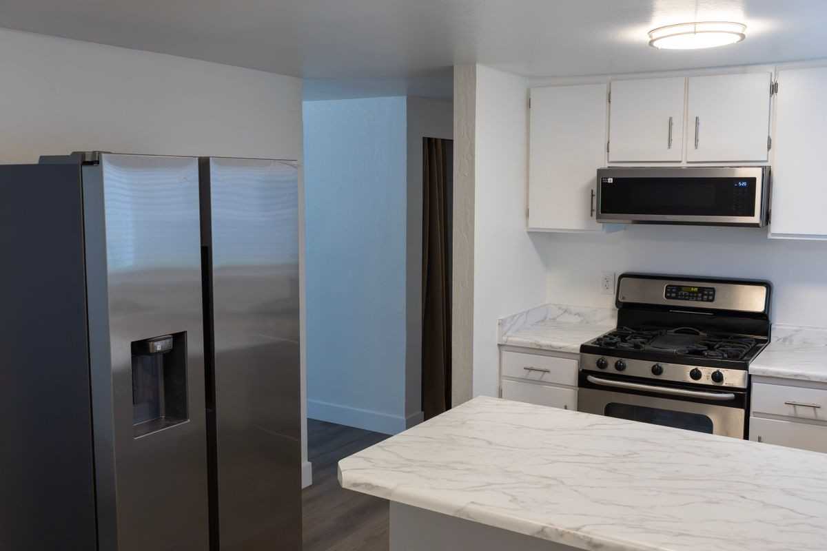 6291 S 2200 W - Photo 3 of 36