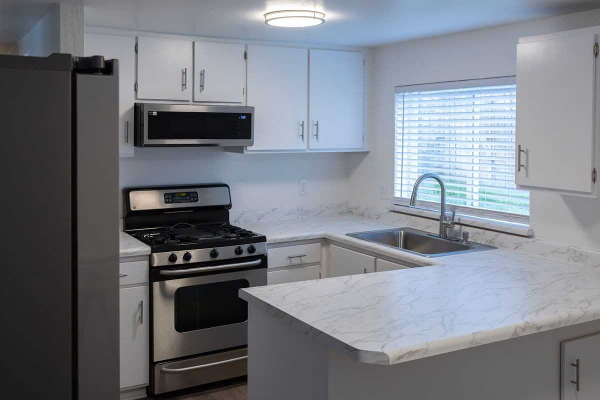 6291 S 2200 W - Photo 4 of 36