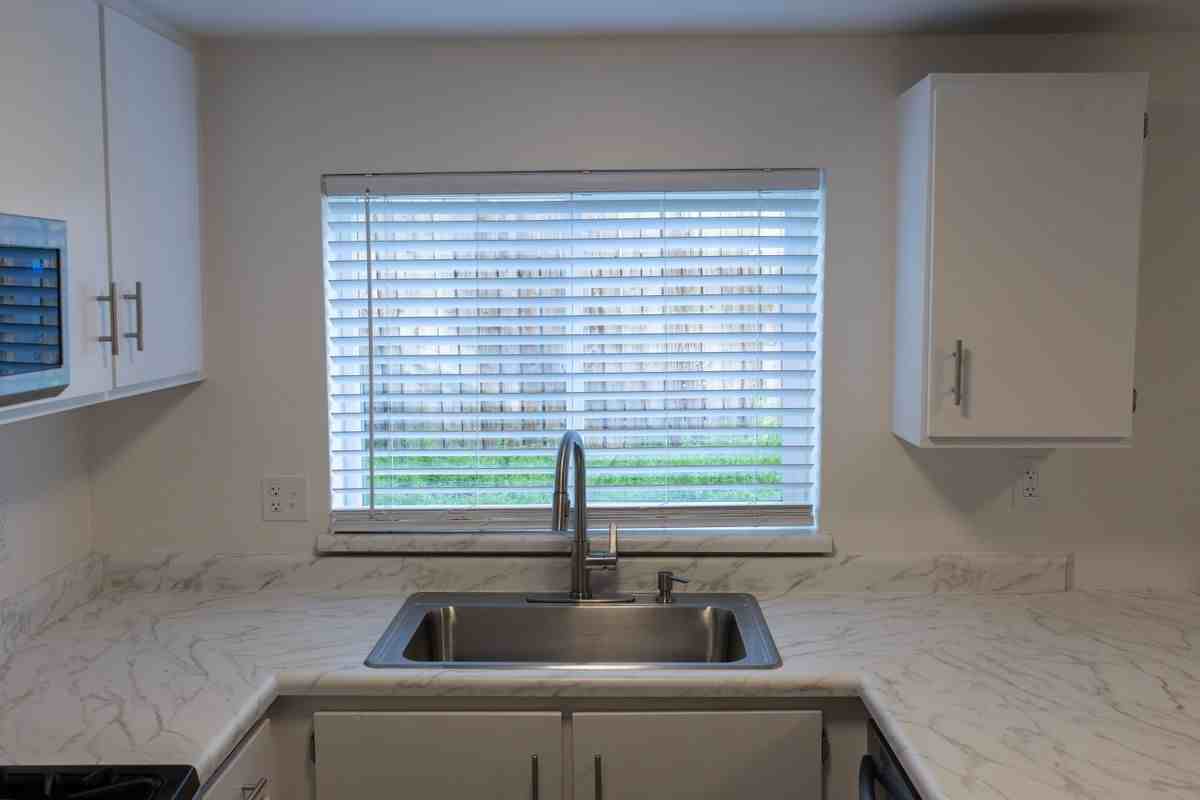 6291 S 2200 W - Photo 5 of 36