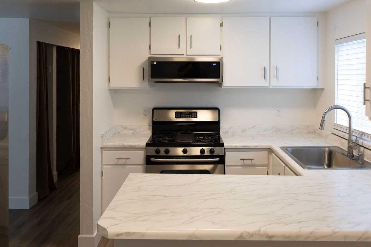 6291 S 2200 W - Photo 6 of 36