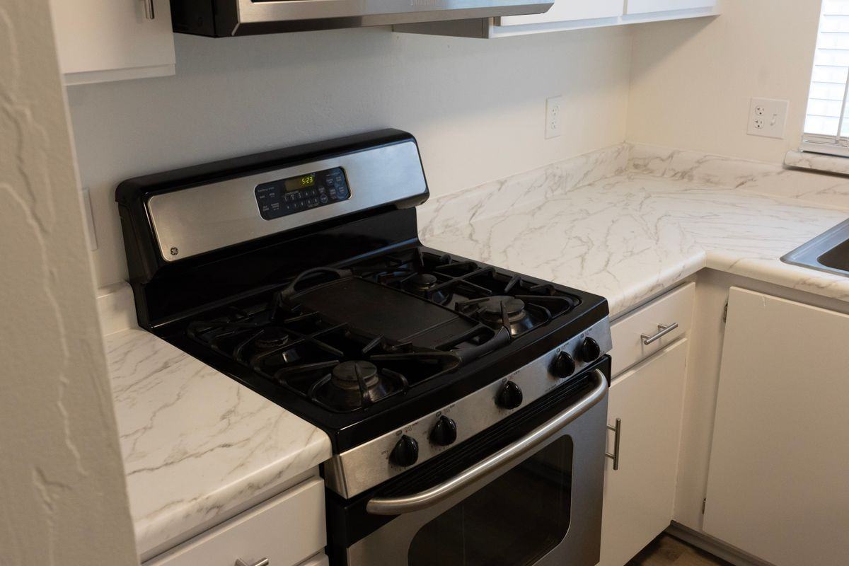 6291 S 2200 W - Photo 7 of 36