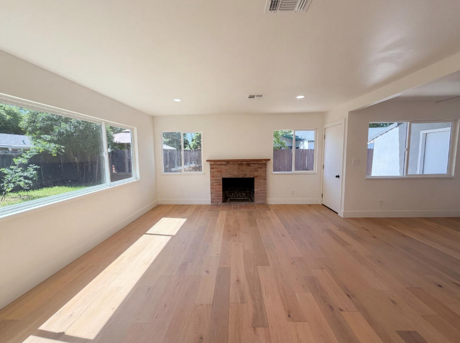 1128 Hobart Dr - Photo 3 of 23