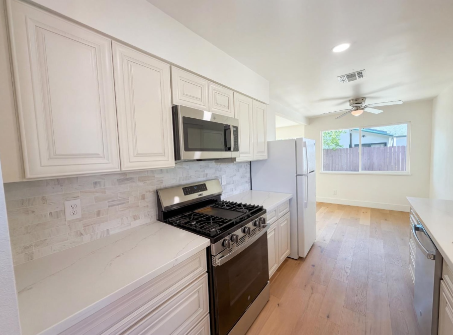 1128 Hobart Dr - Photo 6 of 23