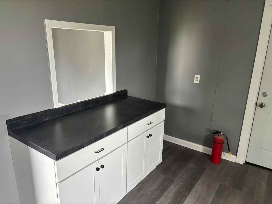 621 1/2 E Adams St - Photo 3 of 14