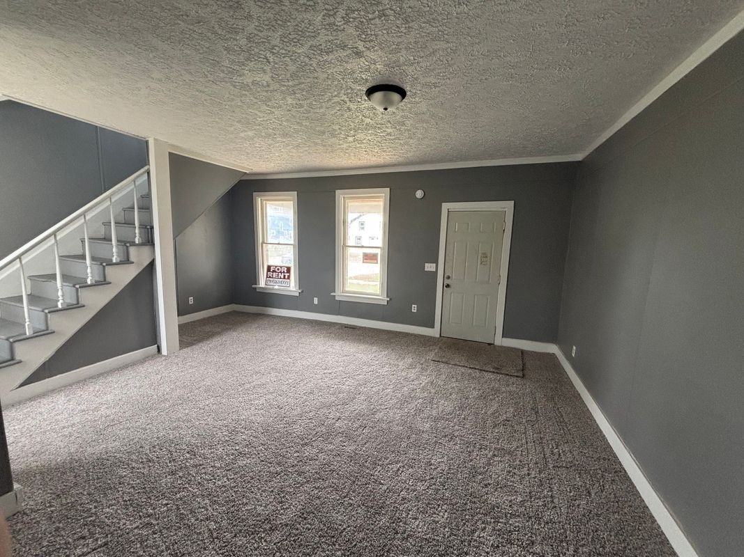 621 1/2 E Adams St - Photo 4 of 14