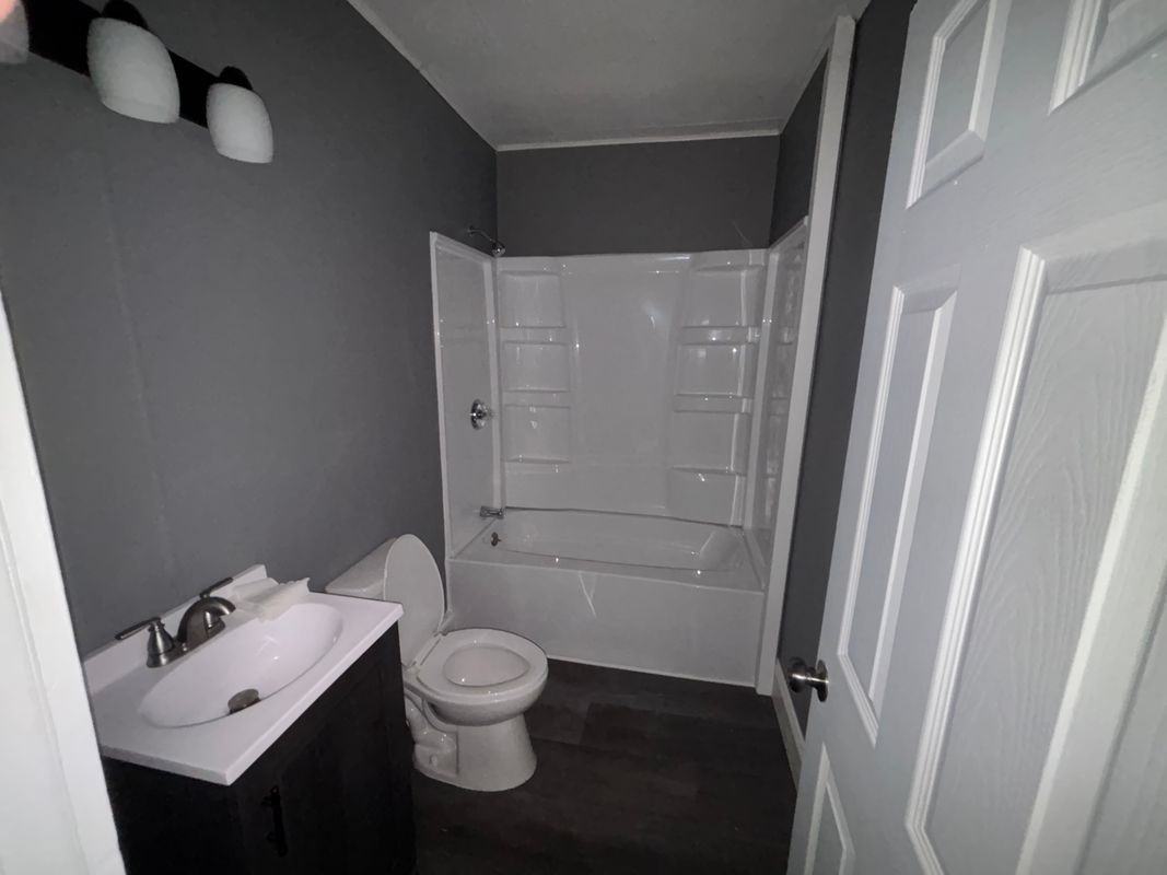 621 1/2 E Adams St - Photo 7 of 14