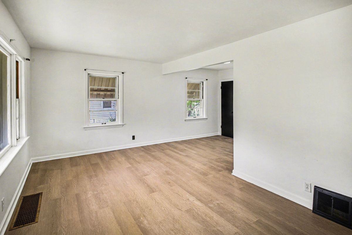 10205 Saint Daniel Ln - Photo 3 of 11