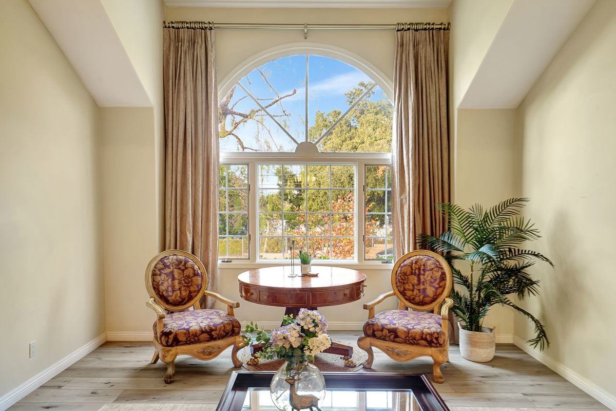 23022 Peacock Ct - Photo 2 of 16