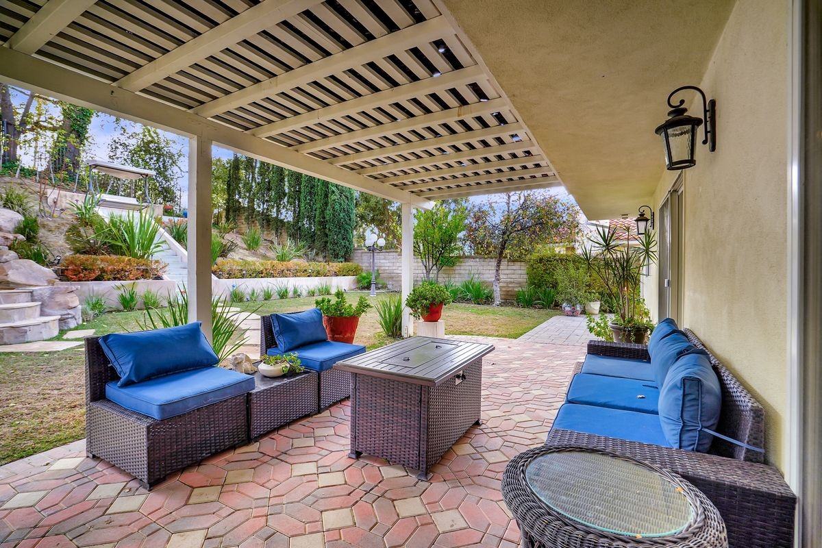 23022 Peacock Ct - Photo 7 of 16