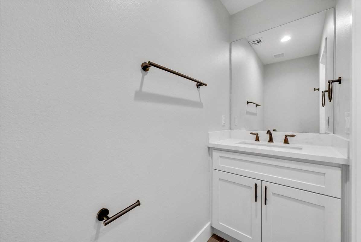 16385 Valencia Ave ##3 - Photo 4 of 30