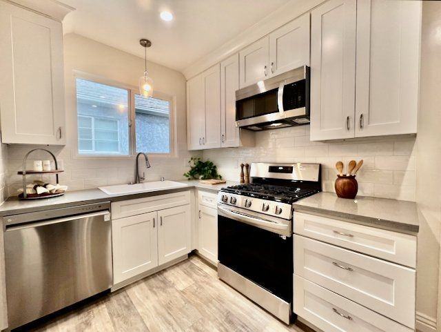 124 N Pass Ave - Photo 3 of 17