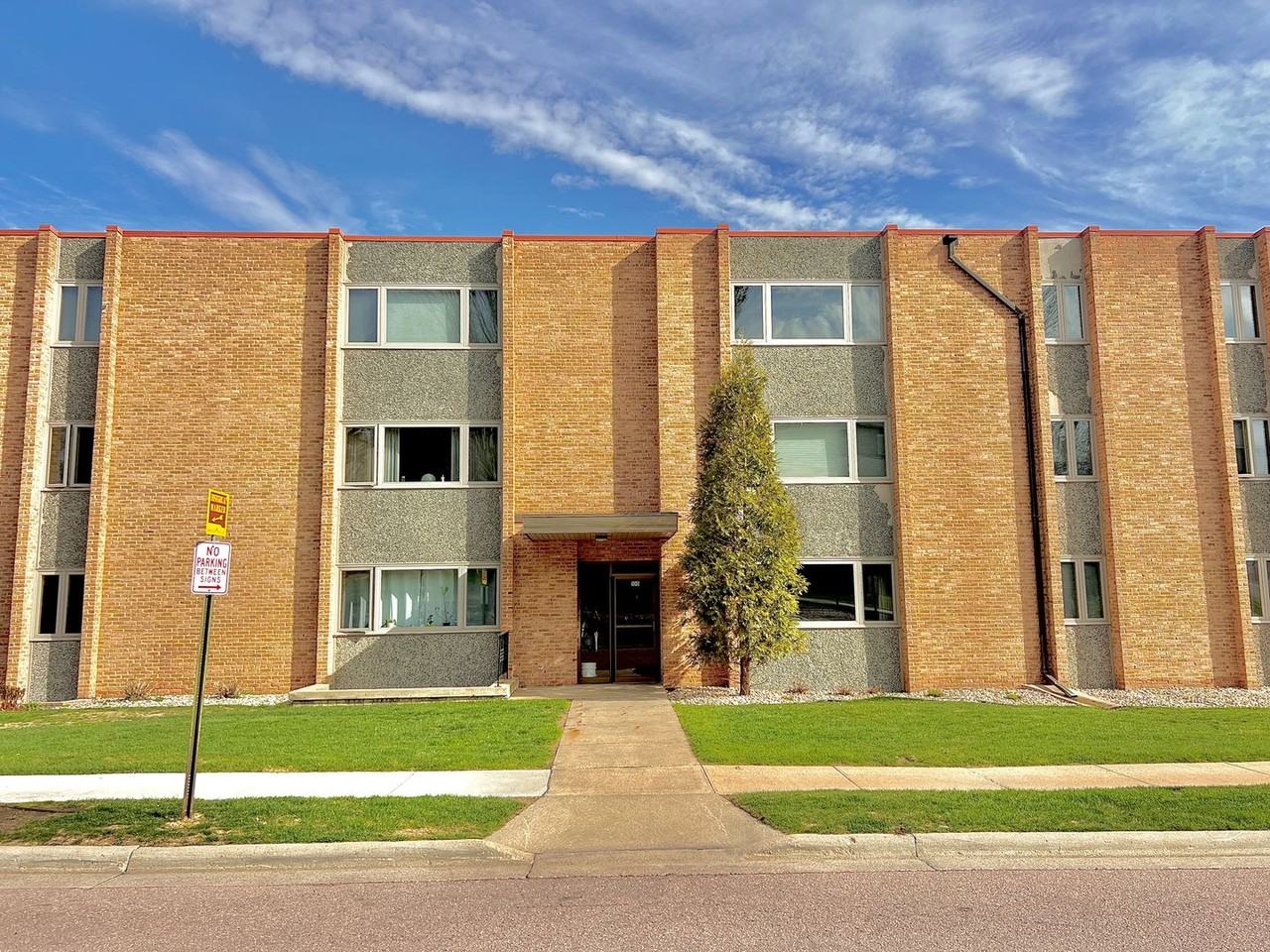 100 W 17th Street - Photo 2 of 48