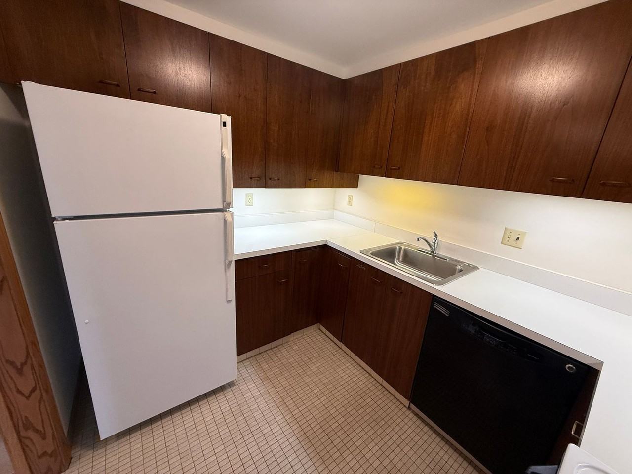 100 W 17th Street - Photo 6 of 48