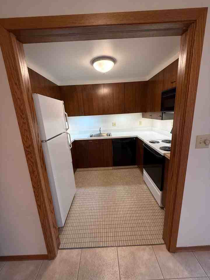 100 W 17th Street - Photo 7 of 48