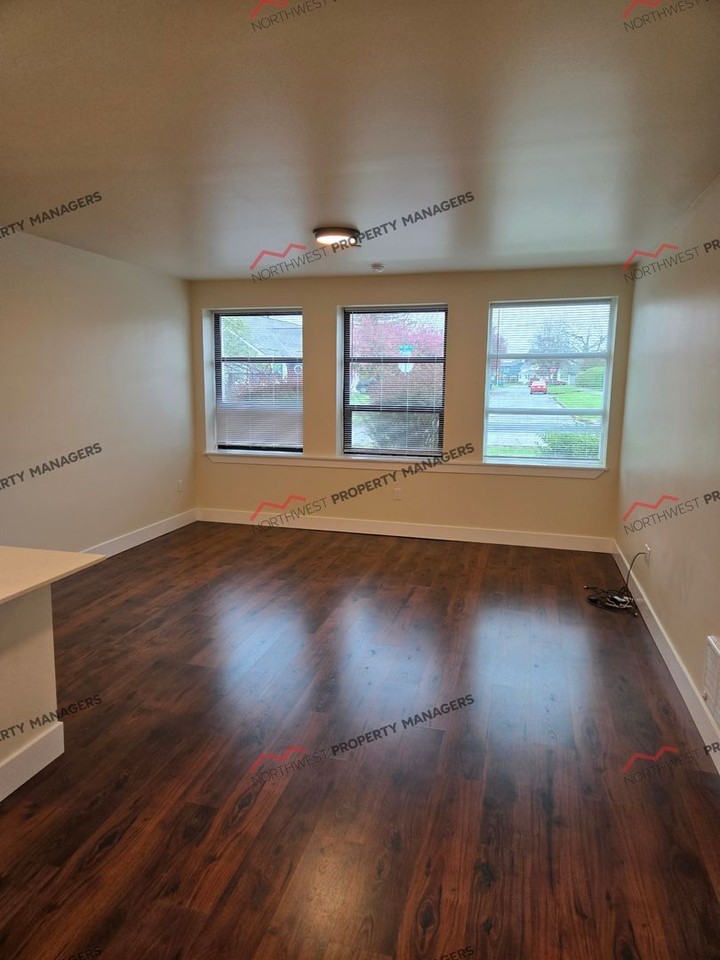 R313A - Cascade School Apts. - Photo 3 of 20