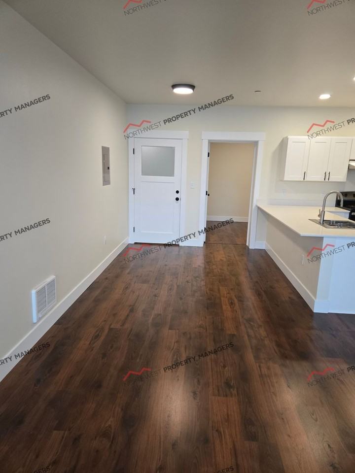 R313A - Cascade School Apts. - Photo 4 of 20