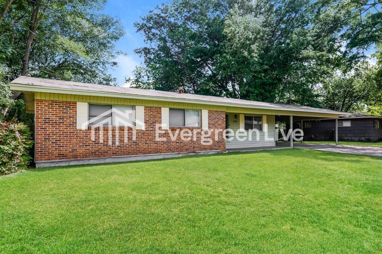 144 Melrose Dr - Photo 2 of 15