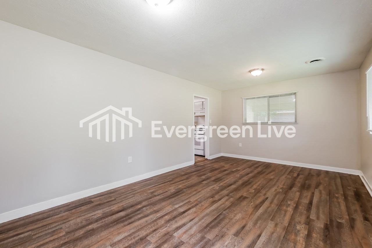 144 Melrose Dr - Photo 3 of 15