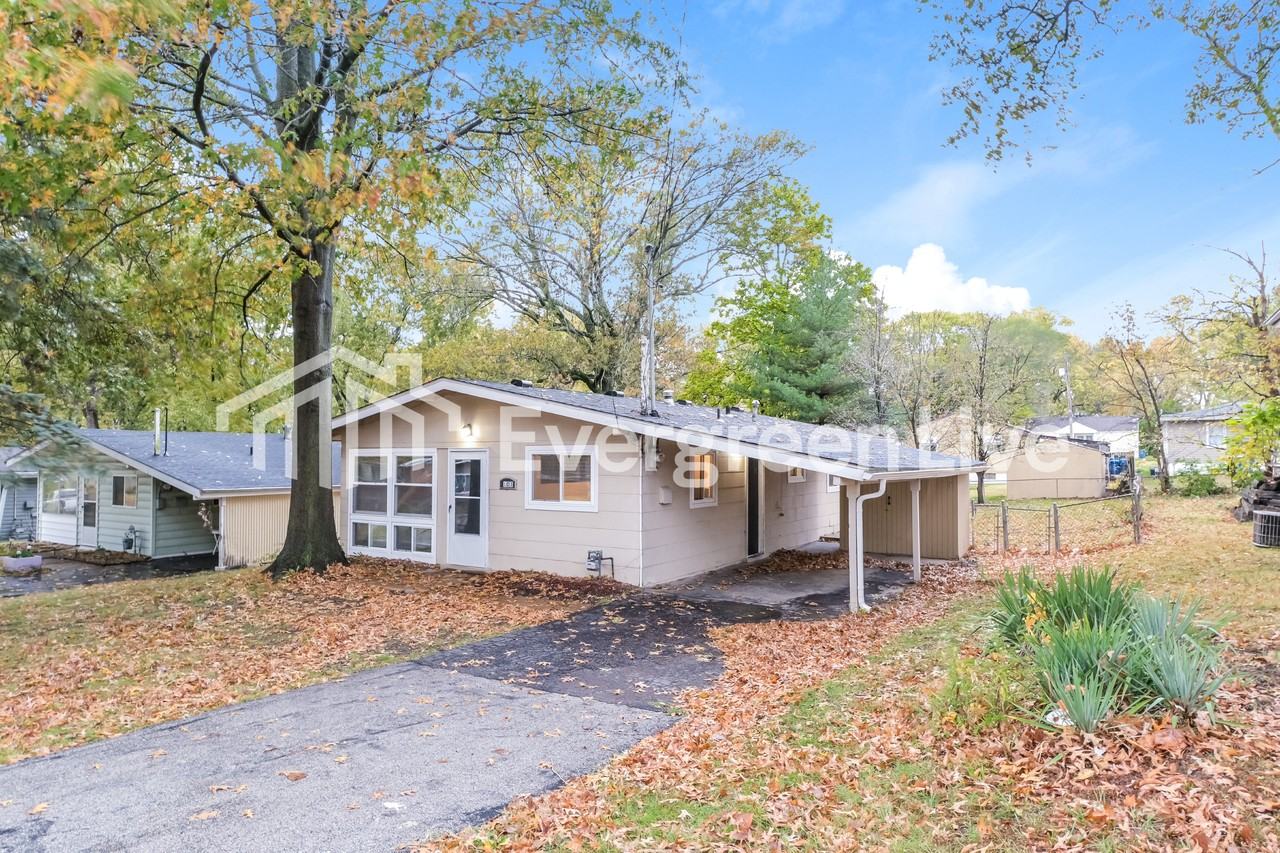 103 Young Dr - Photo 2 of 15