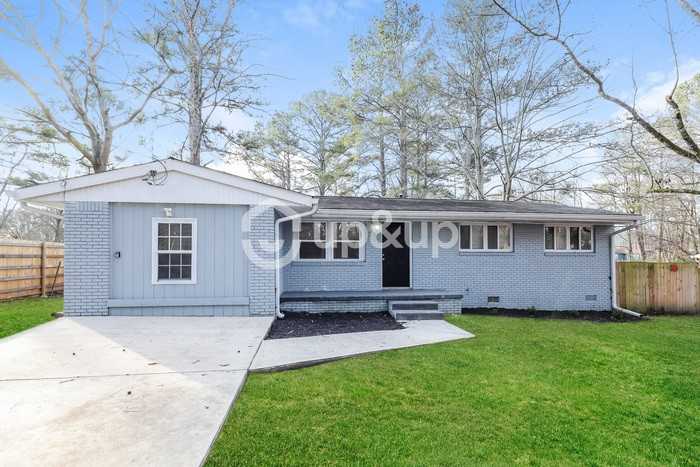 717 Middlebrook Dr - Photo 2 of 17