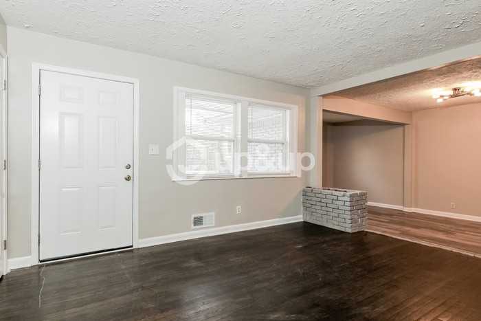 717 Middlebrook Dr - Photo 4 of 17