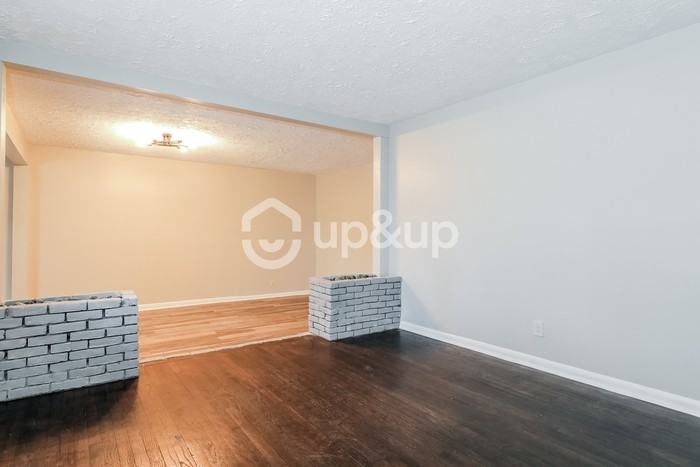 717 Middlebrook Dr - Photo 5 of 17