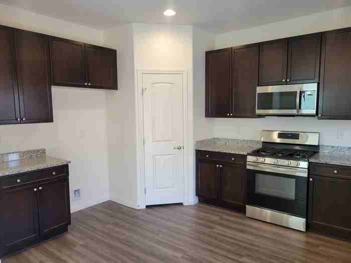 8062 Kings Guard St - Photo 5 of 20