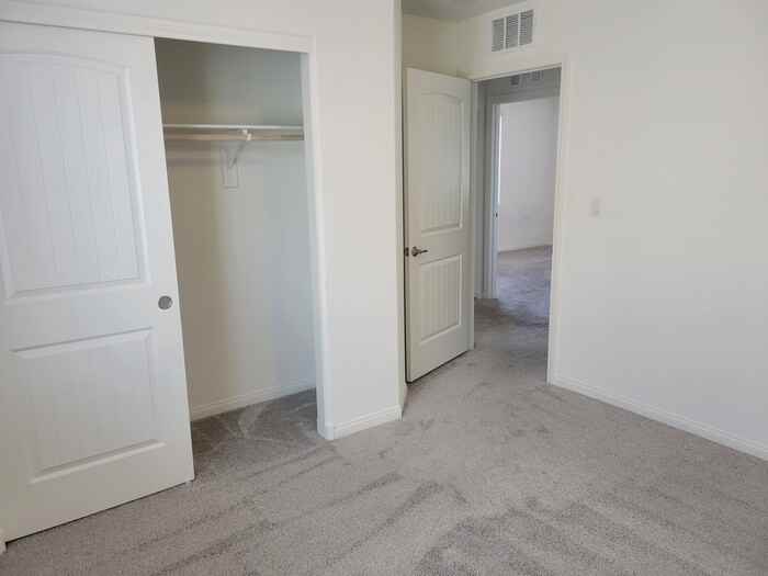 8062 Kings Guard St - Photo 6 of 20