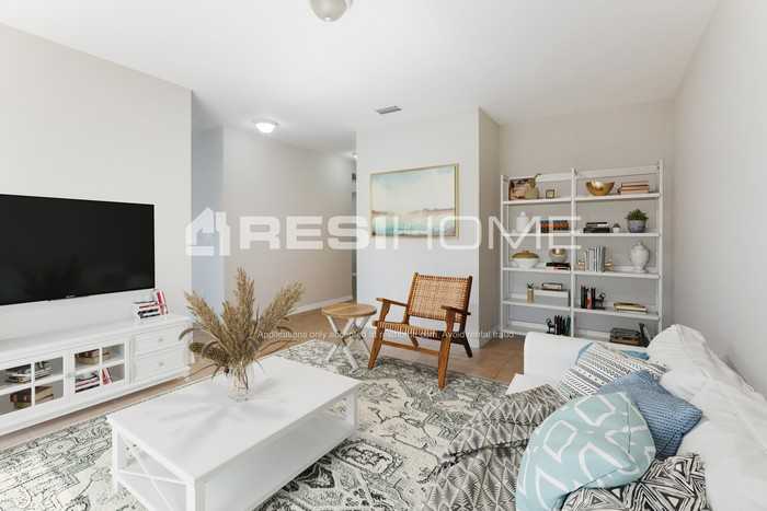 4442 Nw 113th Pl - Photo 5 of 19