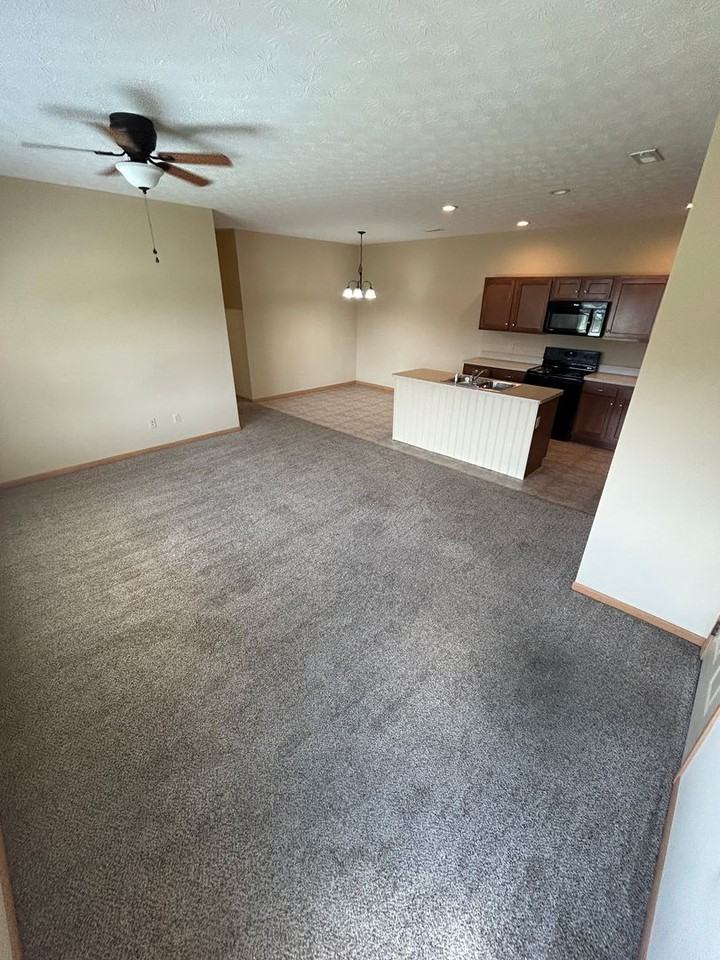 1530 Williamsburg Pl - Photo 2 of 17