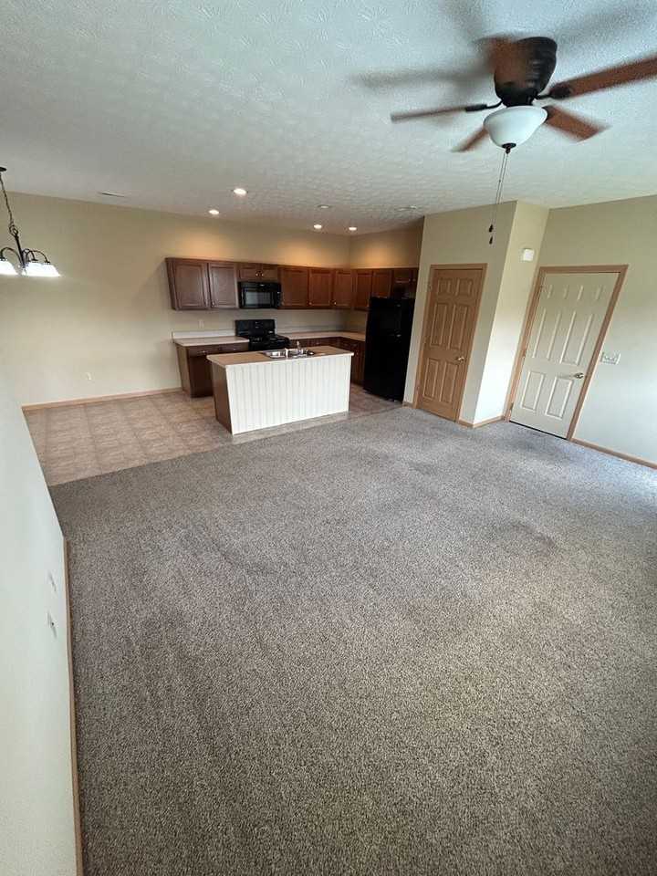 1530 Williamsburg Pl - Photo 3 of 17