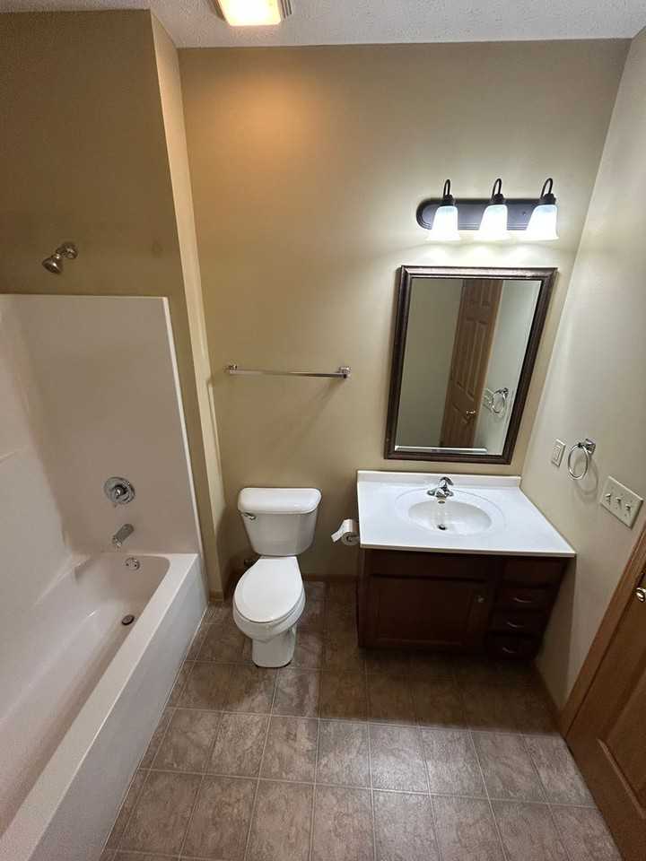 1530 Williamsburg Pl - Photo 7 of 17