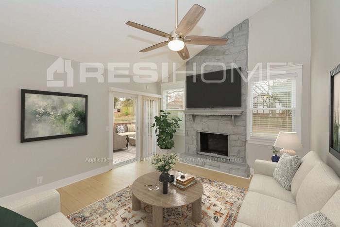 428 Jessie Dr - Photo 3 of 15