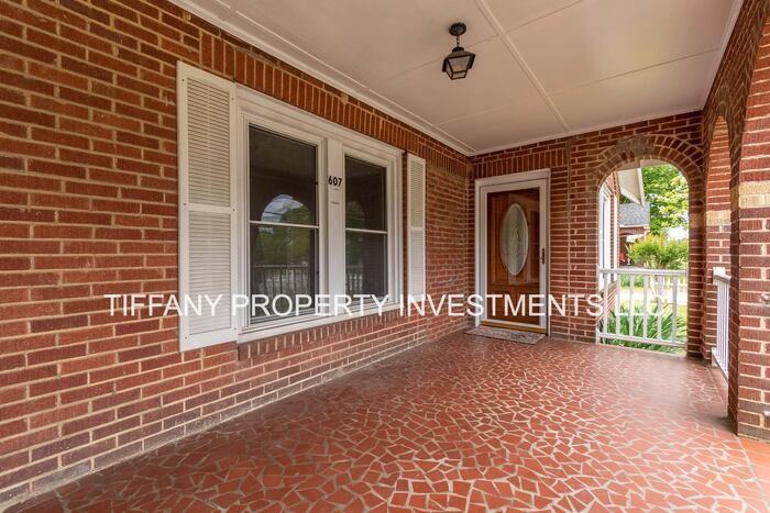 607 Bethpage Rd - Photo 3 of 23