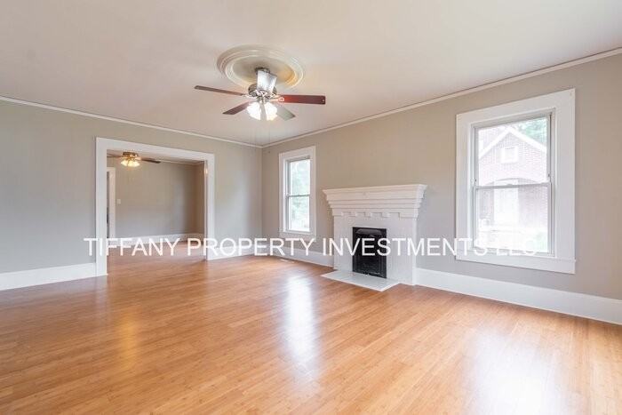 607 Bethpage Rd - Photo 5 of 23