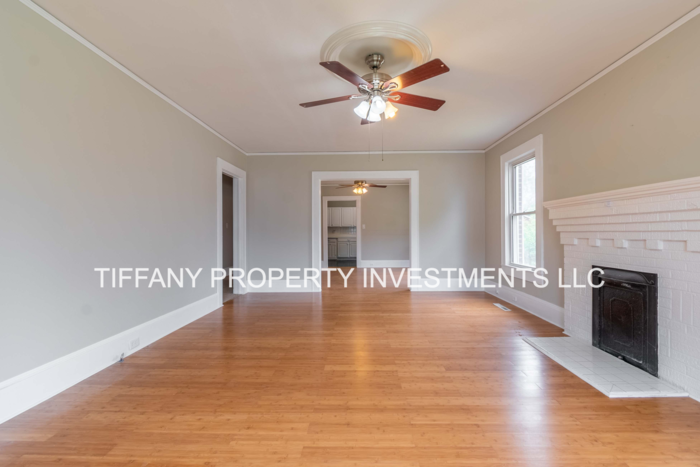 607 Bethpage Rd - Photo 6 of 23