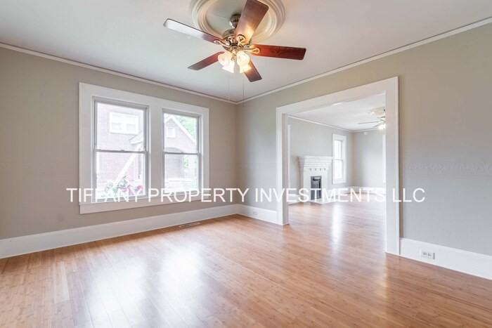 607 Bethpage Rd - Photo 7 of 23