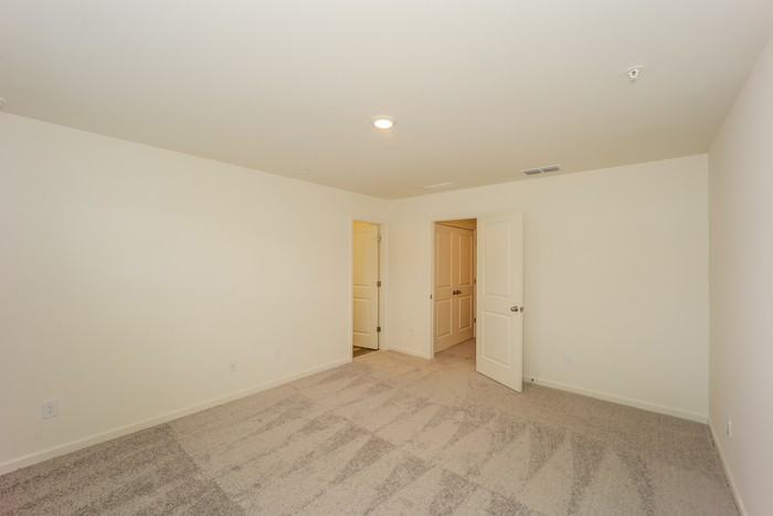 552 Magnolia Cir - Photo 4 of 17