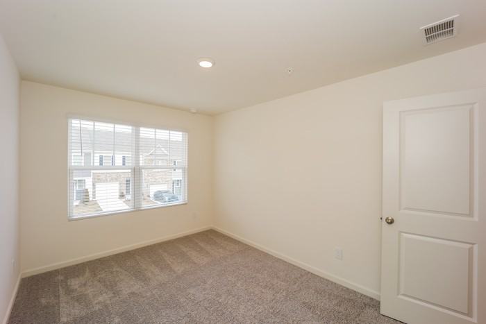 552 Magnolia Cir - Photo 5 of 17