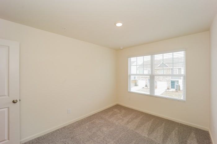 552 Magnolia Cir - Photo 6 of 17