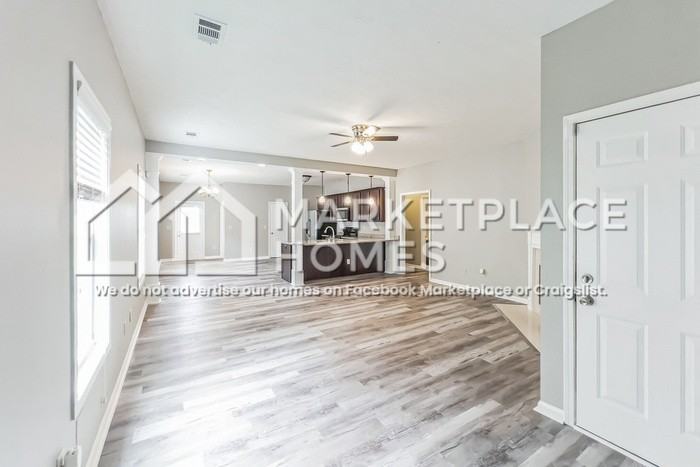 440 Tree Line Dr - Photo 3 of 26