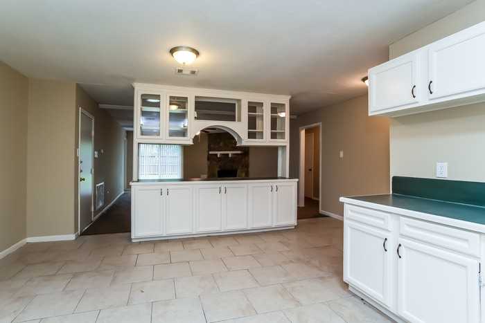 3327 Sycamore Springs Dr - Photo 5 of 20