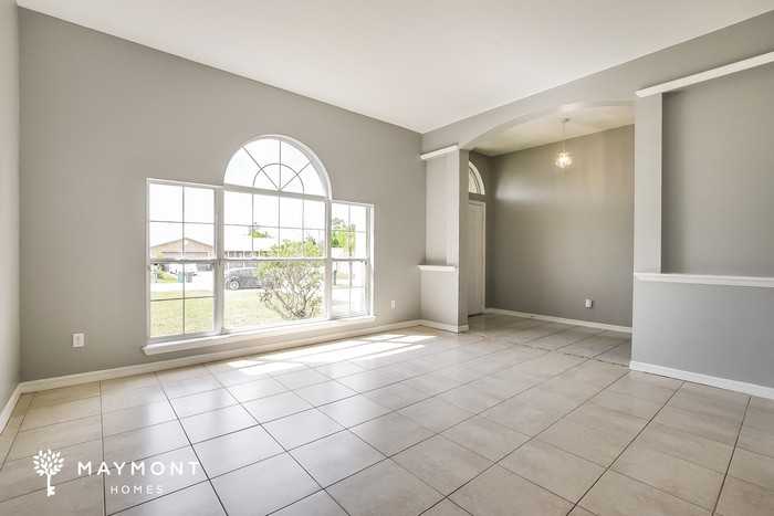 1034 Blue Horizon Dr - Photo 4 of 12